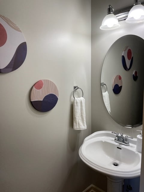 Half Bathroom in Foyer - 117 Windsor Hill Rd SW