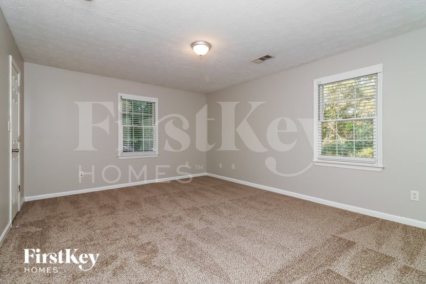 Building Photo - 345 Maplelake Dr