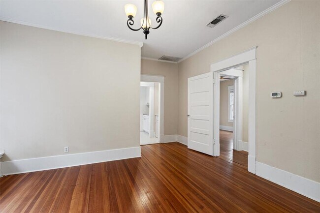 Building Photo - Exclusive New 4 Bed Remodeled with huge ba...