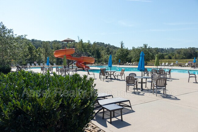 Building Photo - 509 Broadberry Ave