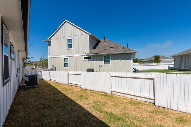 Building Photo - 350 Fabion St