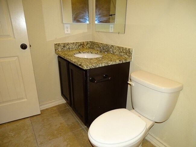 Building Photo - 7117 Micayla Cv