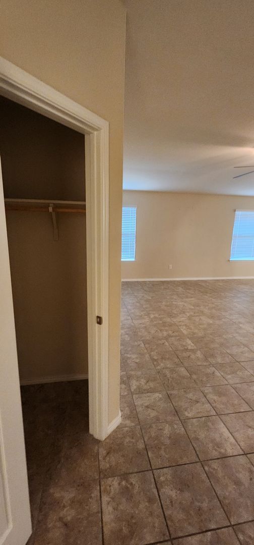 Building Photo - Beautiful 3 Bedroom House