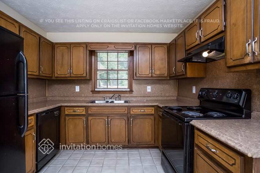 Building Photo - 608 Windsor Dr SE