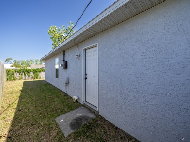 Building Photo - 3722 Burnham Way