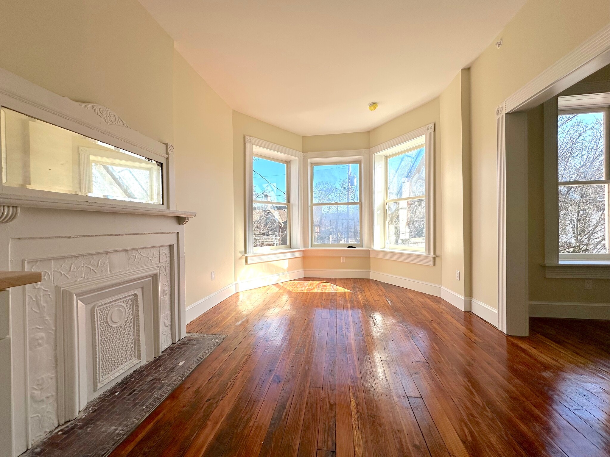 Building Photo - 31 Dubois St