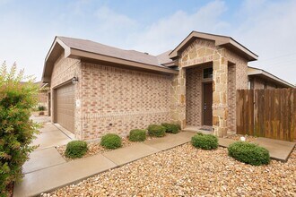 Building Photo - GORGEOUS 3 BEDROOM DUPLEX LOCATED IN BASTROP, TX!