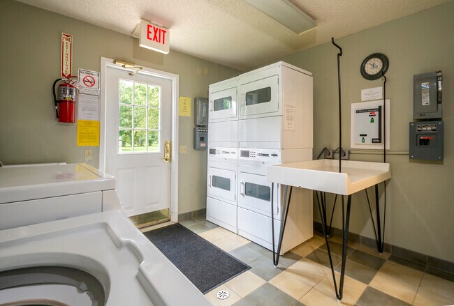Building Photo - Creston Station Apartments