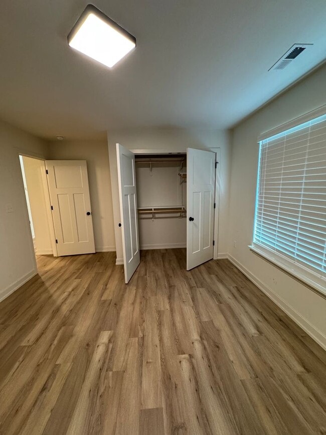 Building Photo - 3 bedroom 2 bath house