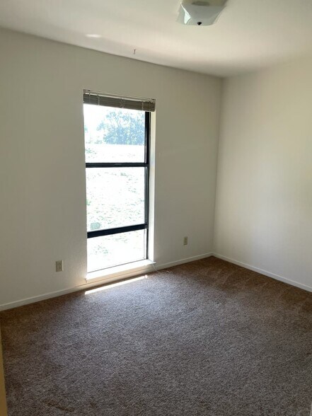 Building Photo - 14121 Grand Ave