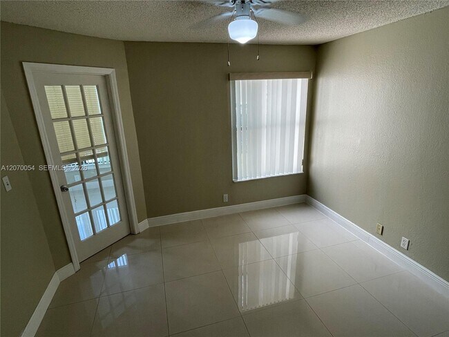 Building Photo - 2826 S University Dr