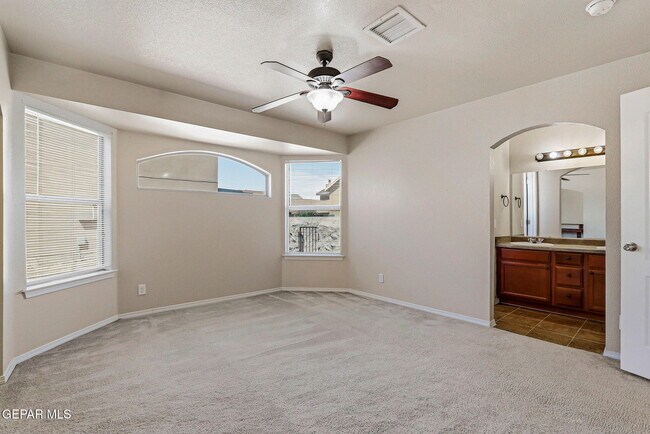 Building Photo - 2300 Glitter Point