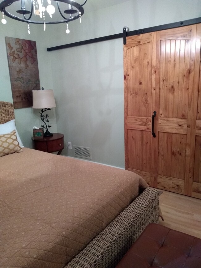 Building Photo - 21253 Lake George Blvd