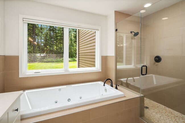 Building Photo - Furnished Redmond Home | Short-Term 3–6 Month Lease | Avail Now!