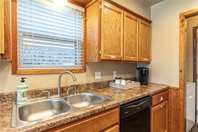 Building Photo - 512 Cypress Dr