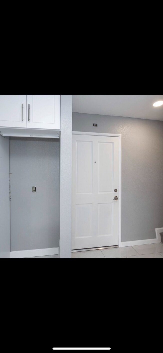 Building Photo - 1031 Mariposa St