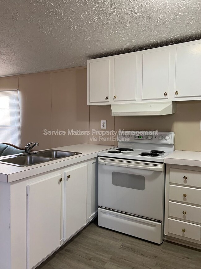 Building Photo - 4819 Douglas Dr