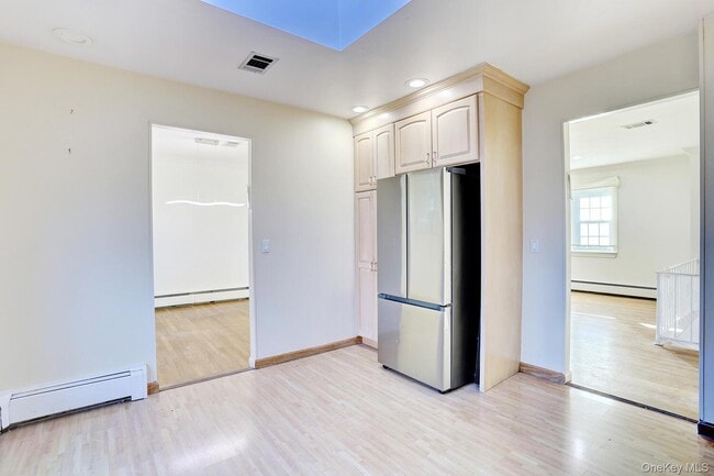 Building Photo - 12 Van Gogh Ln