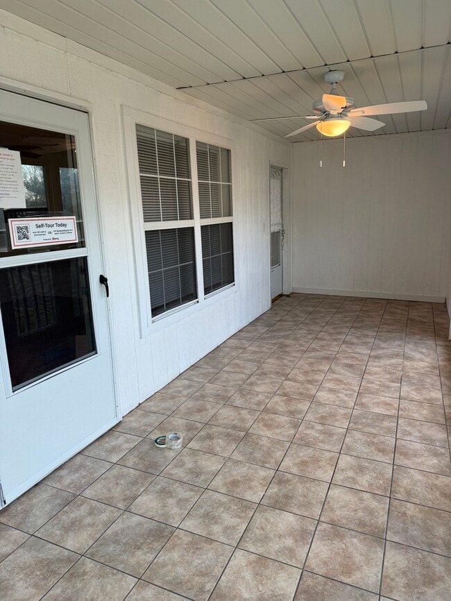 Building Photo - 6826 N Olive St