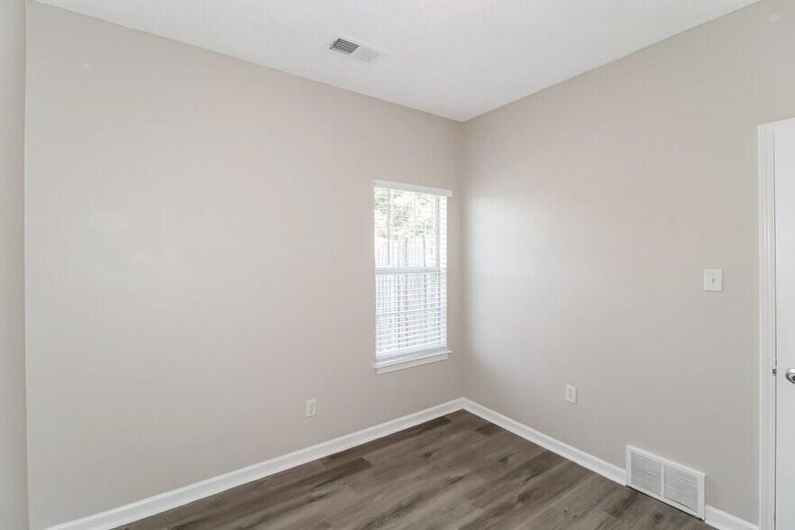 Building Photo - 185 Village Dr