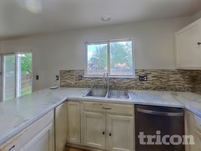 Building Photo - 1028 Oriole Cir