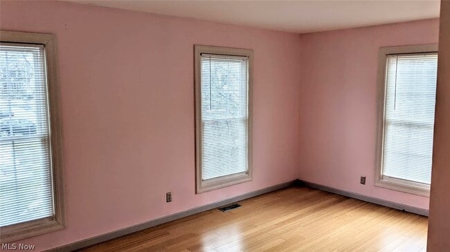 Building Photo - 25 Trenton Square