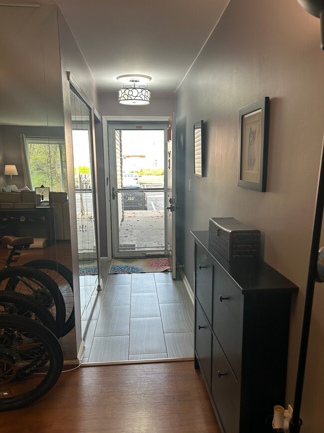 Building Photo - 13 Quince Ct