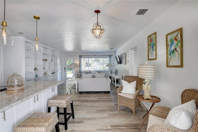 Building Photo - 10 S Swinton Cir