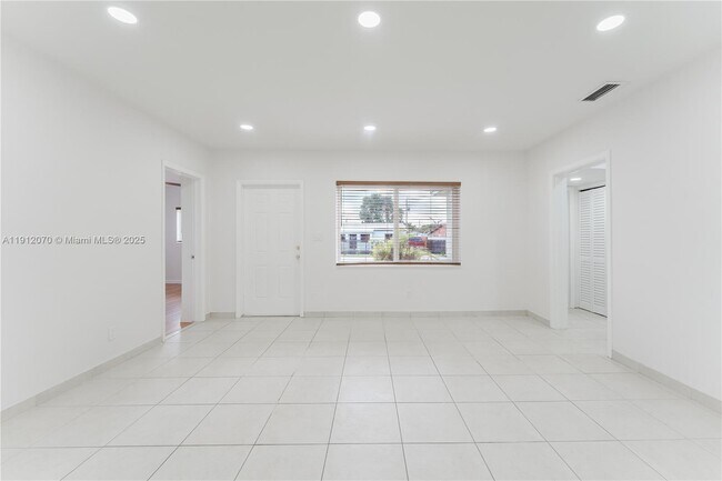 Building Photo - 1020 SW 74th Ave