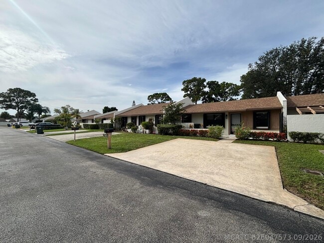 Building Photo - 6132 Fairfield Cir