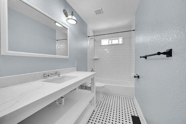 Building Photo - $2,925.00 - 3 Beds, 2.5 Baths Single Famil...