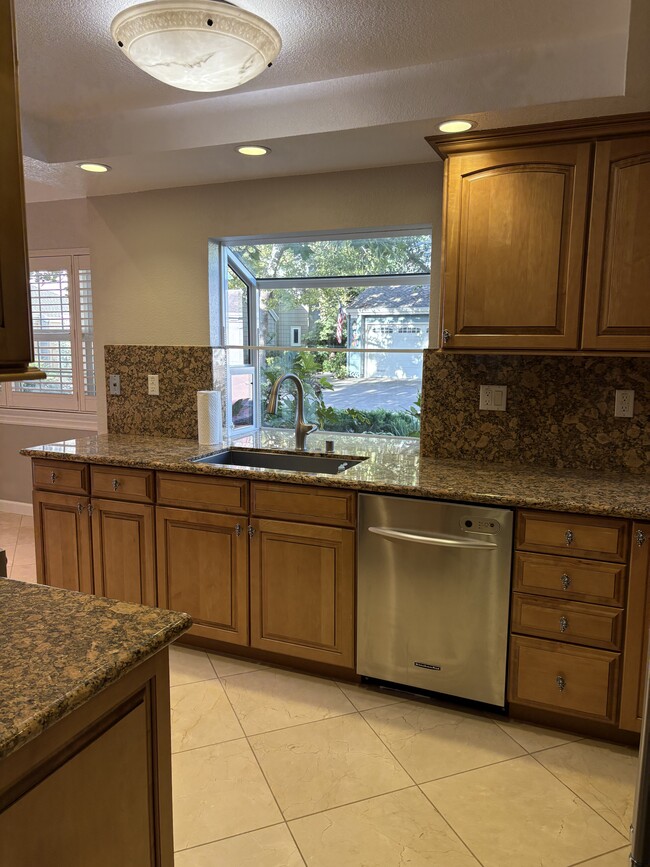 Building Photo - 1938 Stratton Cir