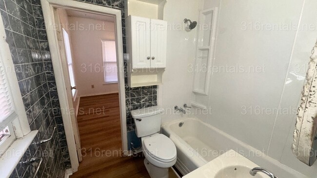 Building Photo - $1445 - 5 room 1.5 bathroom - Single Family Home