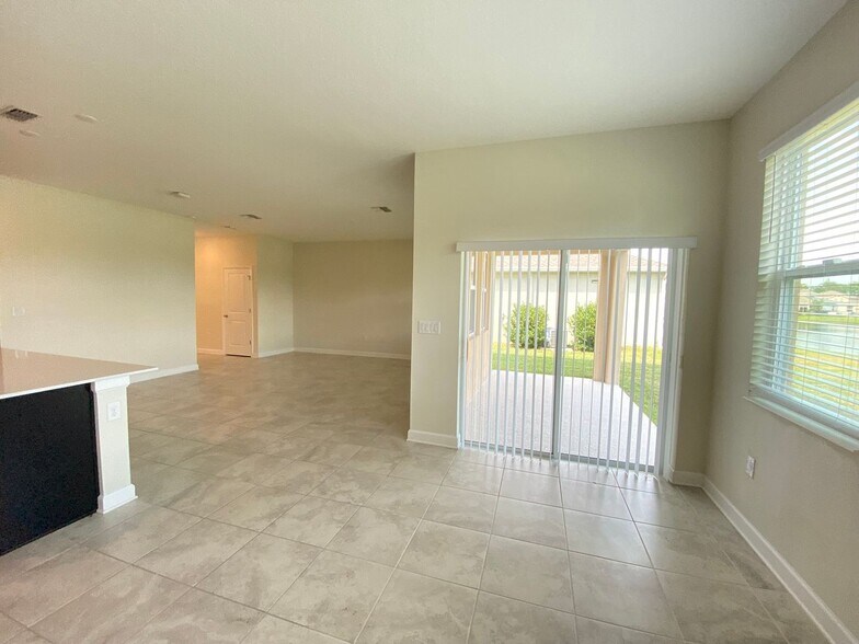 Building Photo - Spacious 4-Bedroom Home in Kissimmee – Ava...