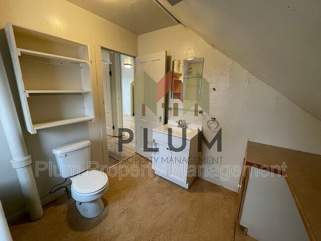 Building Photo - 807 Bulwer St