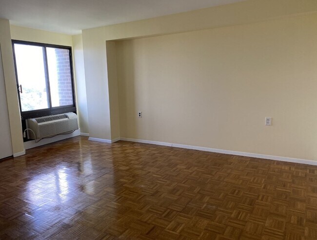 Building Photo - 1105 Massachusetts Ave