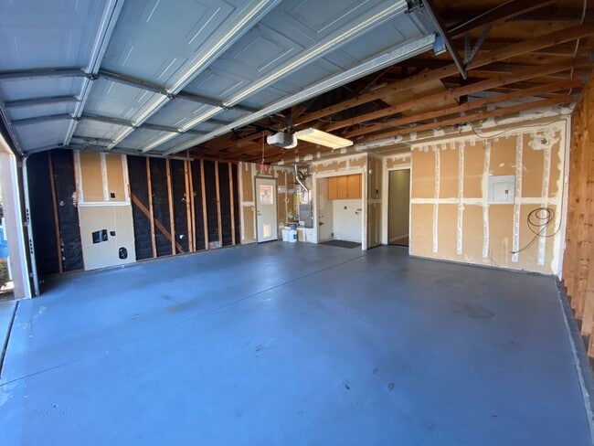 Building Photo - Single Story Beautiful Bay View Home