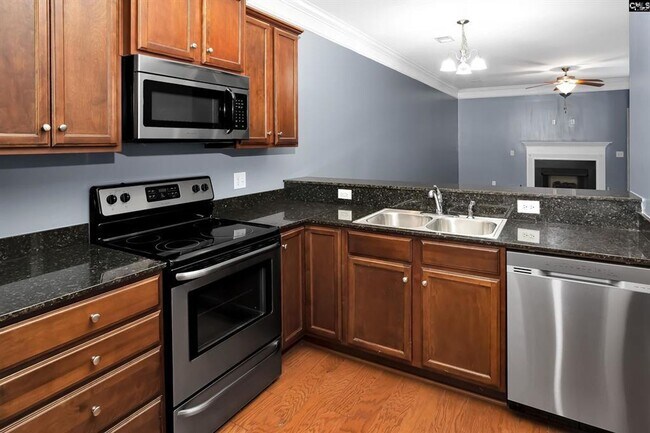 Building Photo - Move-In Ready Townhouse in Hampton Forest!