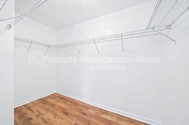 Building Photo - 646 Grove Cir
