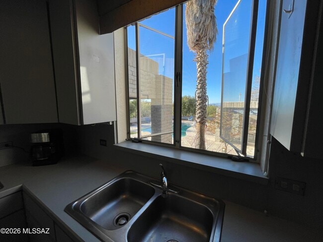 Building Photo - 6531 N Pontatoc Rd