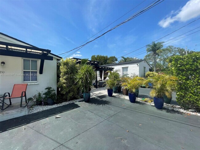 Building Photo - 200-210 NE 110th Street 200-210, Miami, FL...