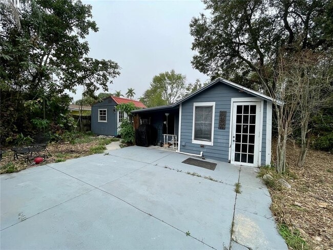 Building Photo - 2120 8th Ave W