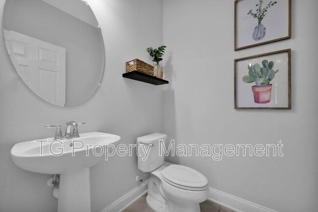 Building Photo - 13968 Molina Dr