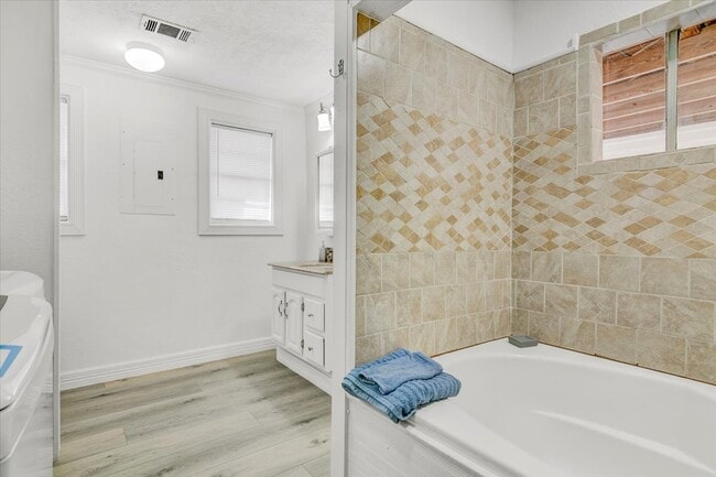 Building Photo - 185 Weiss Bluff Rd