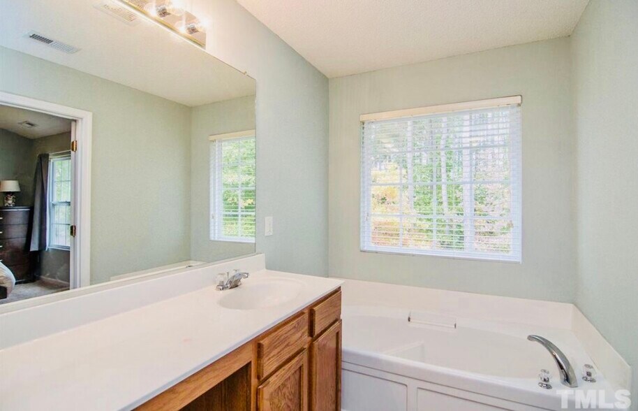 Building Photo - 21 Edgebrook Cir