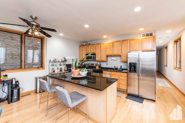 Building Photo - 1401 N Artesian Ave