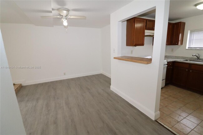 Building Photo - 1206 N 22nd Ave