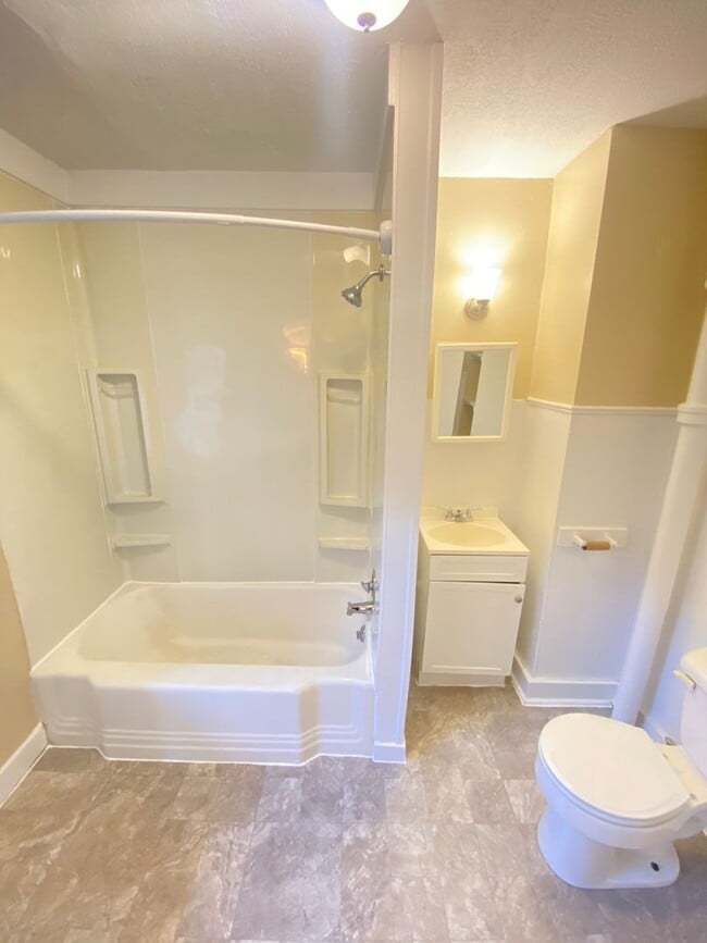 Building Photo - Charming 3 Bedroom, 1 Bath Home in York, Pa!