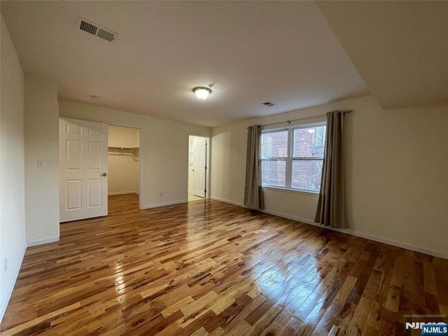 Building Photo - 283-285 Morris Avenue Unit