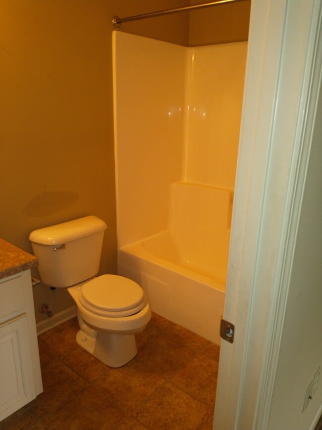 Building Photo - 106-4 EDGEFIELD